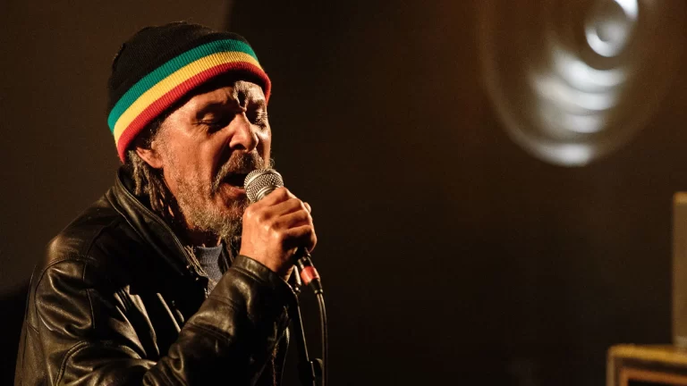 Willi Williams performing, wearing rasta striped hat